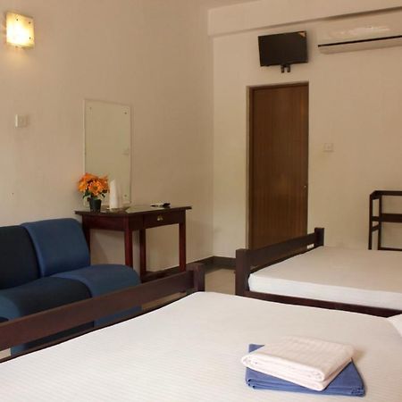 Hotel Senora Kataragama Luaran gambar