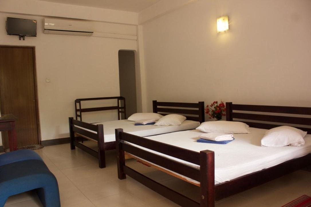Hotel Senora Kataragama Luaran gambar