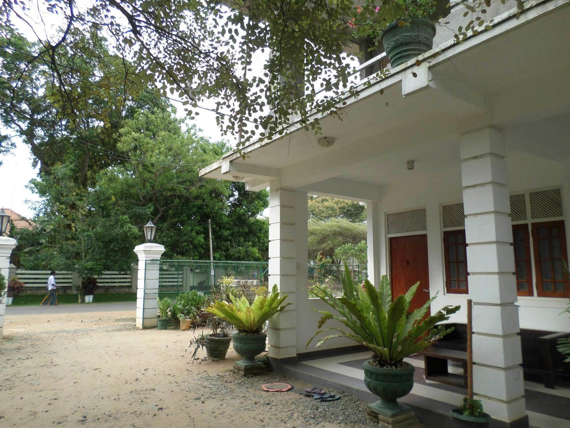 Hotel Senora Kataragama Luaran gambar