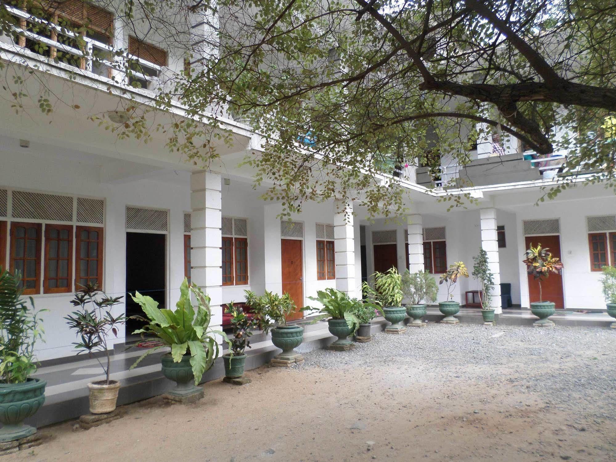 Hotel Senora Kataragama Luaran gambar