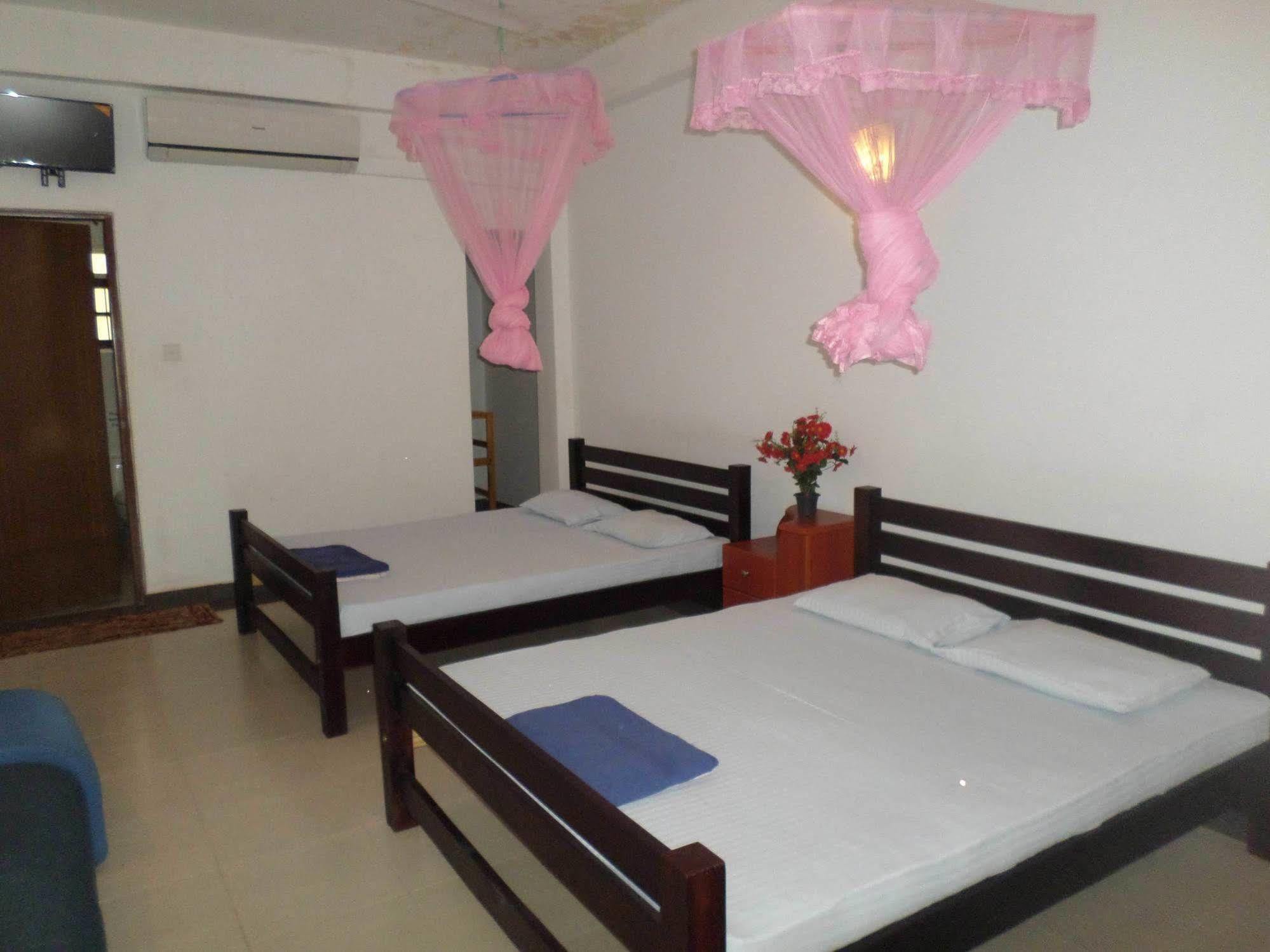 Hotel Senora Kataragama Luaran gambar