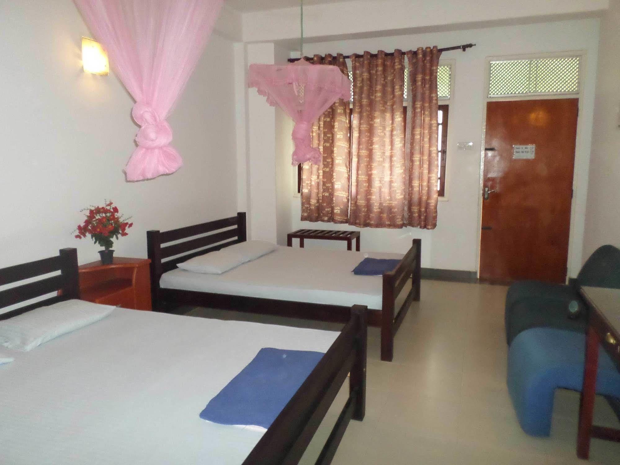 Hotel Senora Kataragama Luaran gambar