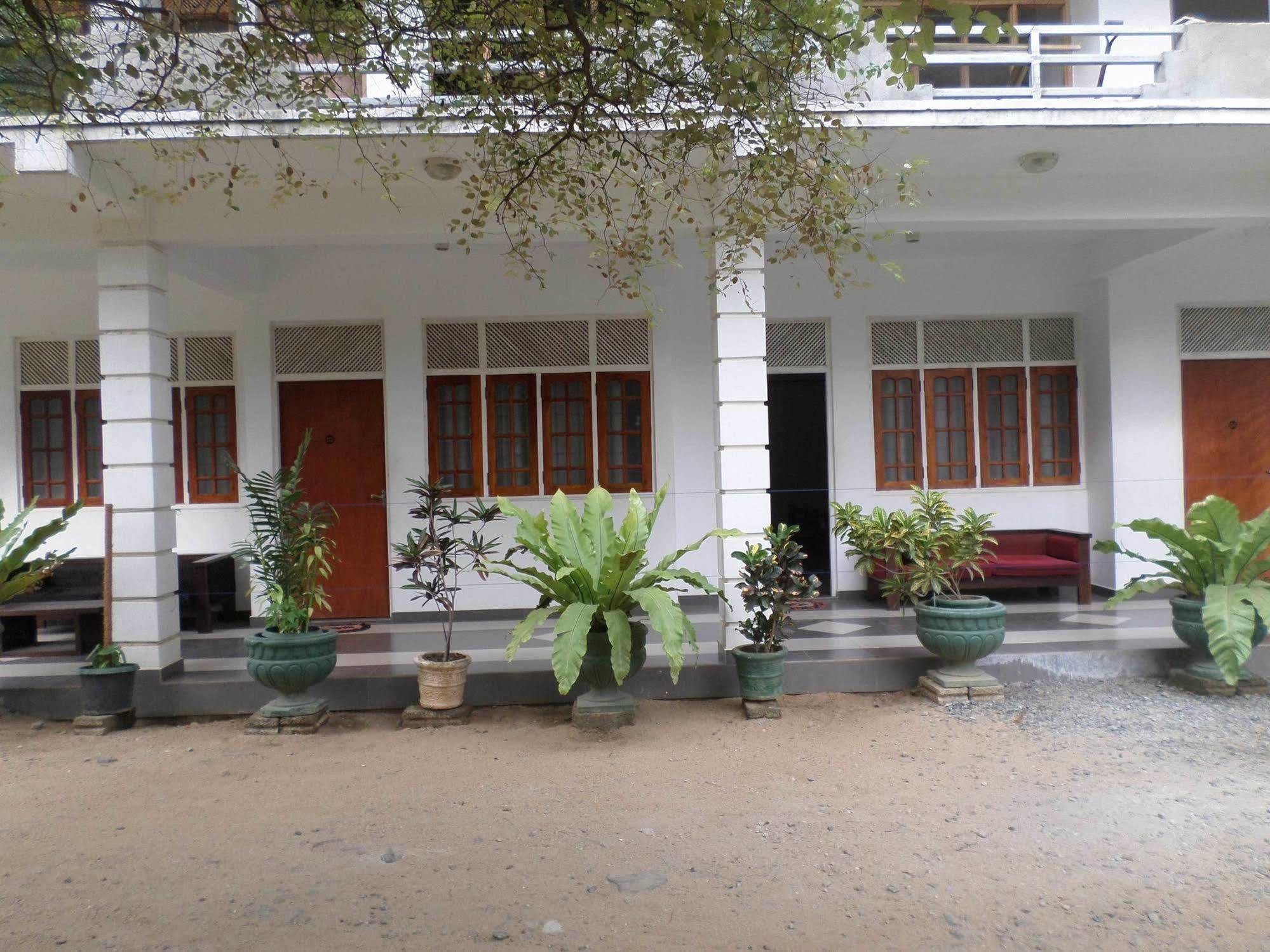 Hotel Senora Kataragama Luaran gambar