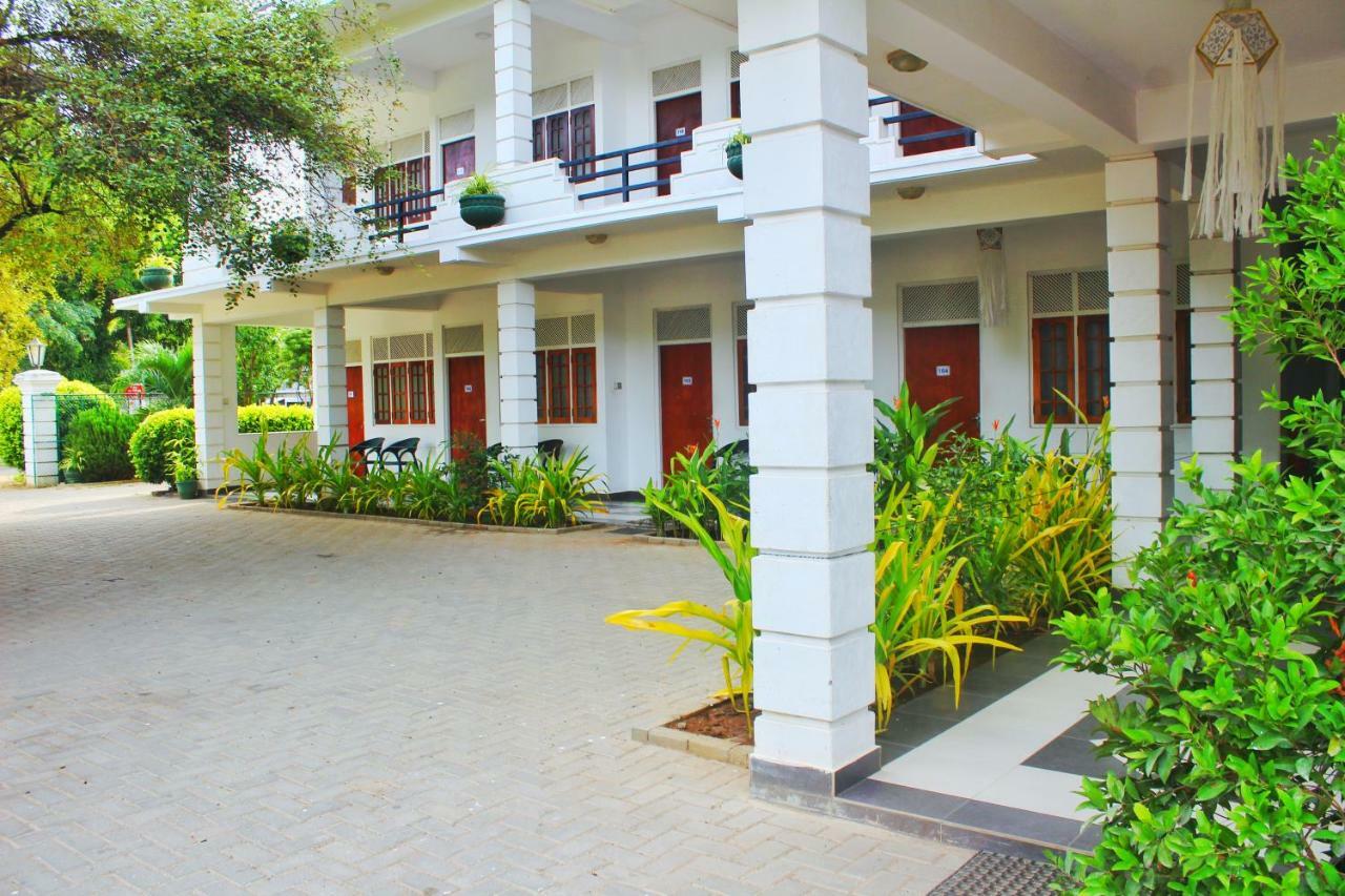 Hotel Senora Kataragama Luaran gambar